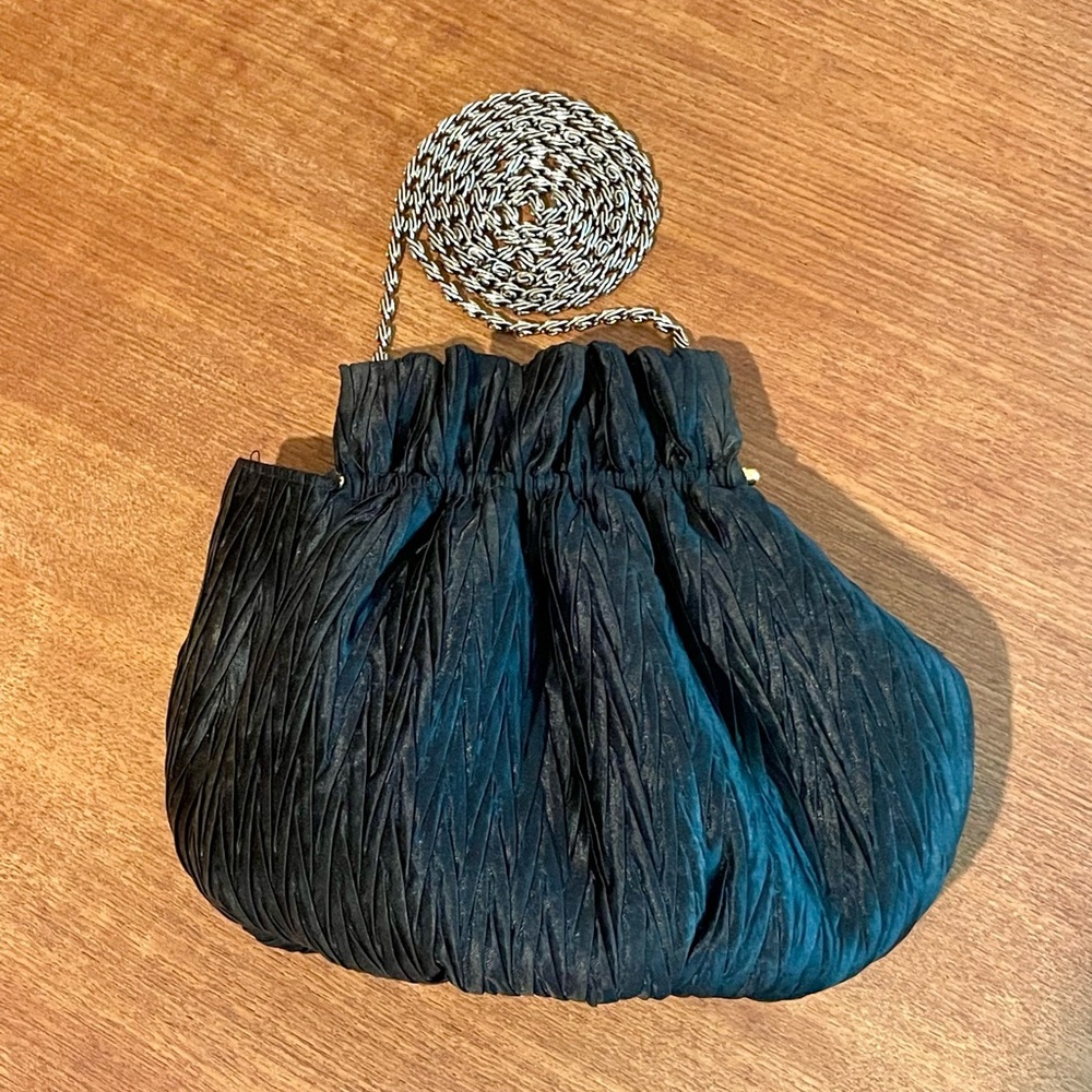 Vintage La Regale Black Textile Evening Bag Chain Strap Gold Metal Kiss Closure - Picture 2 of 16